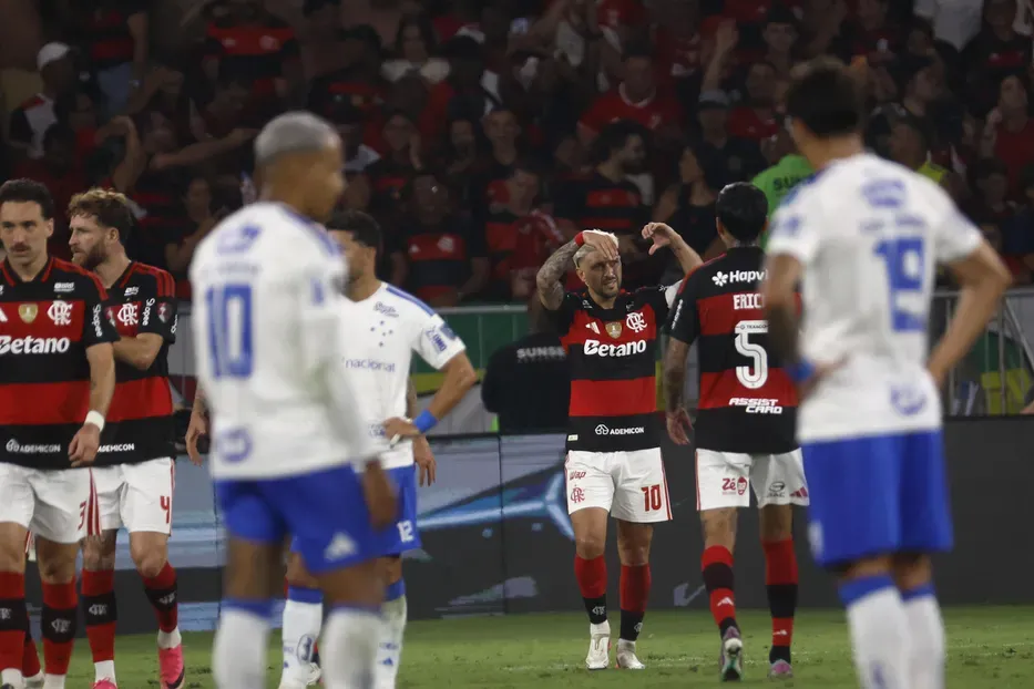 Imagen de Libertadores: De Arrascaeta marcó un golazo en la clasificación de Flamengo ante Cruzeiro