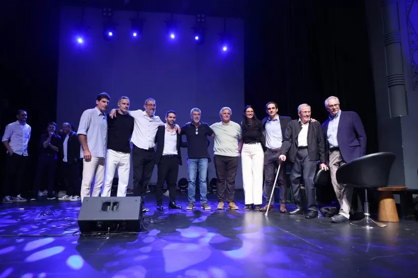 Imagen de Óscar Tabárez y su cuerpo técnico fueron homenajeados por su ciclo en la Celeste
