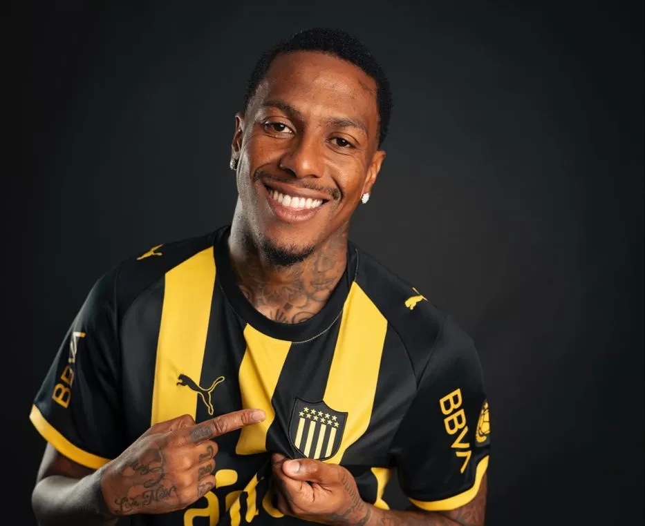 Imagen de Peñarol presentó su nueva camiseta oficial para la temporada 2026: ¿Cuánto cuesta?