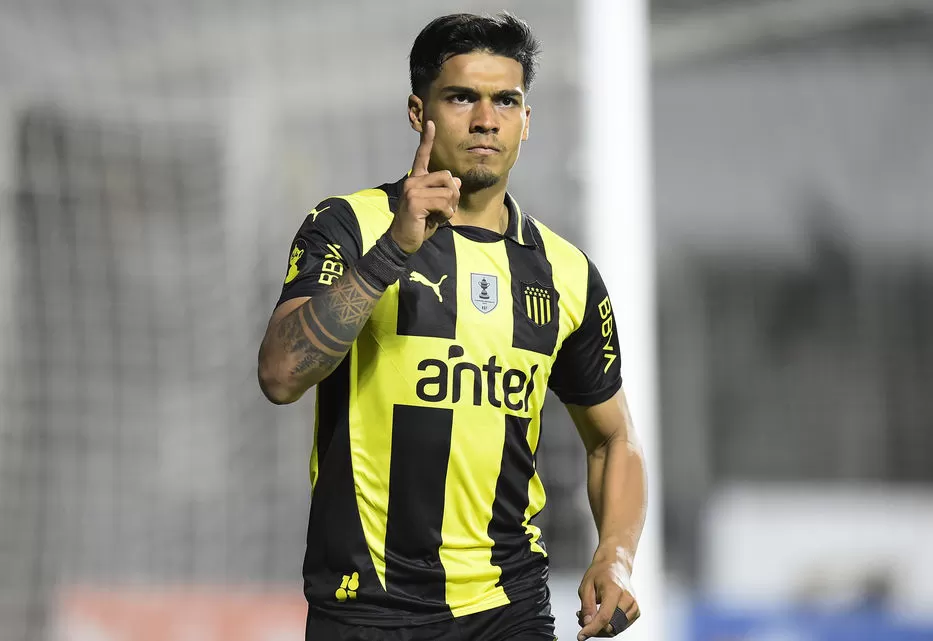 Imagen de Tras idas y vueltas, se concretó la continuidad de Matías Arezo en Peñarol para 2026