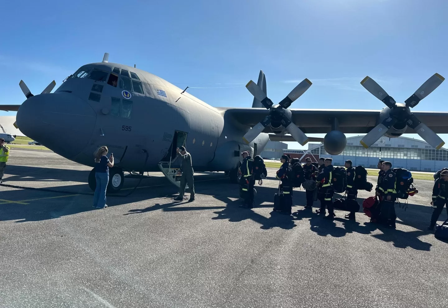 Imagen de Uruguay envía 31 bomberos a Chile para combatir los megaincendios que azotan Ñuble y Biobío